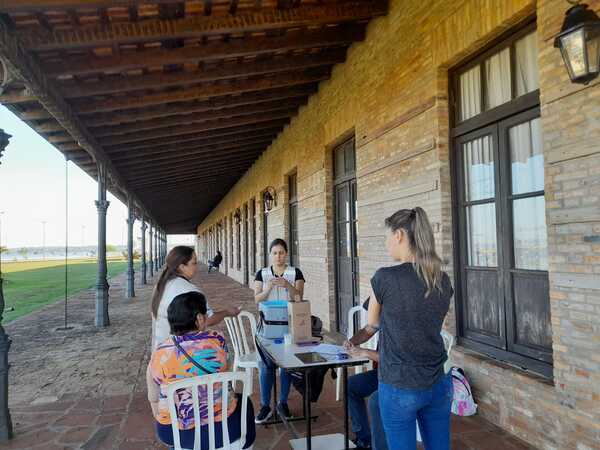 Instalan puesto de vacunación en la Réplica de la Estación del Ferrocarril