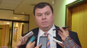 Diario HOY | Ex senador dispara a partidos pequeños, a la "secretaria" de Marito y a "periodista fatero de Abc"