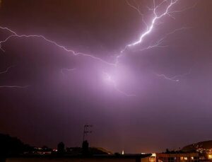 Renuevan alerta por tormentas eléctricas para dos departamentos - Clima - ABC Color
