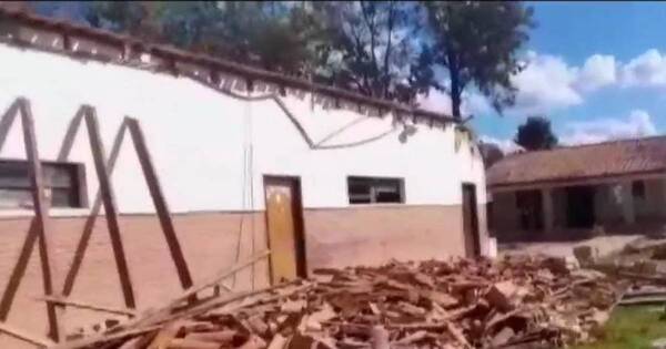 La Nación / MEC no tiene recursos para reparar escuela derrumbada en Caaguazú