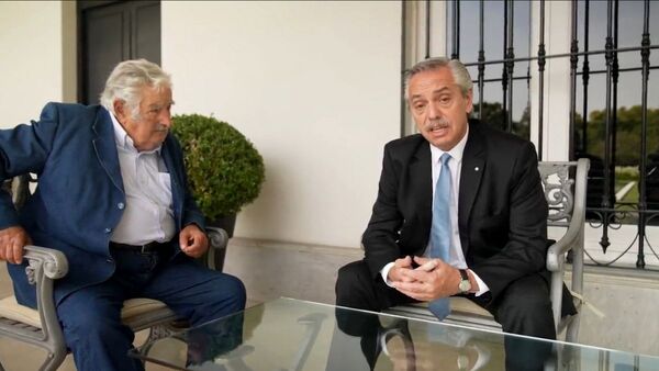 Fernández y Mujica piden Mercosur más favorable a Paraguay y Uruguay