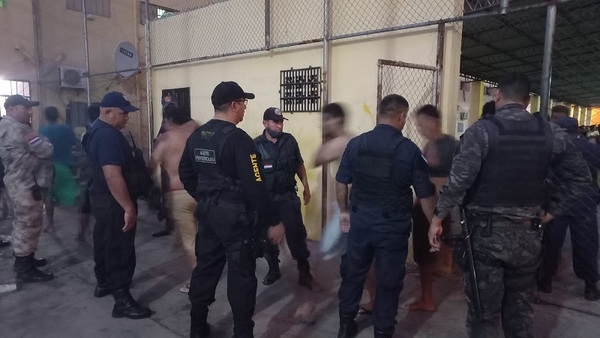 Incautan celulares y armas caseras durante requisa en el penal de San Pedro