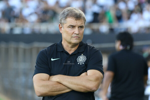Versus / Flojo inicio: la paupérrima producción de Diego Aguirre en Olimpia