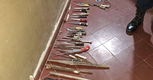 La Nación / Incautan armas blancas, lanzas y celulares en cárcel de San Pedro