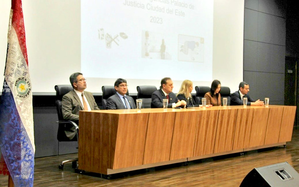 Magistrados y funcionarios reciben capacitación sobre emergencias y lineamientos de seguridad - La Clave