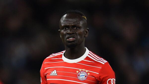 Sadio Mané, suspendido por el Bayern por agredir a Sané
