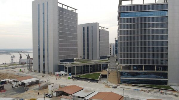 Intendente culpa a contratista por trabas a edificios de Gobierno