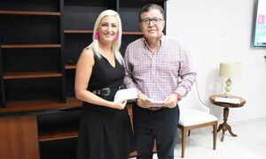 EBY entrega aporte institucional a coro de niñas de Itapúa
