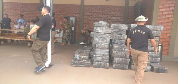 Decomisan más de 4 toneladas de marihuana en la reserva de Itaipú - Policiales - ABC Color