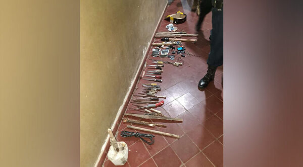 Incautan 52 armas blancas tras requisa en penitenciaría de San Pedro - Oasis FM 94.3