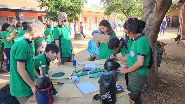 Cansados de dar clases bajo árboles, estudiantes del nivel medio exigen construcción de aulas | Radio Regional 660 AM