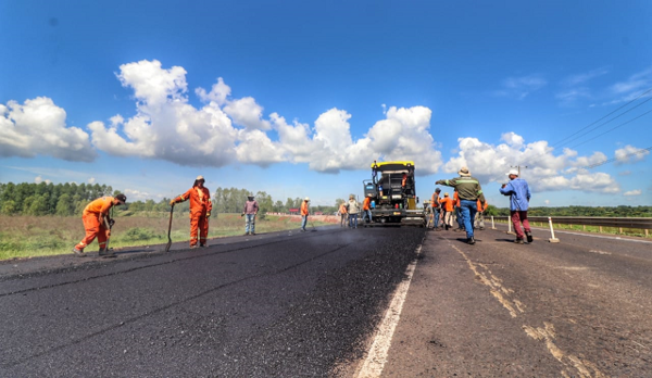 MOPC adjudicó a cuatro consorcios las labores de asfaltado de la ruta PY12