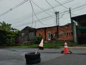 Riesgo mortal: cierran calle por culpa de cables sueltos en transitada avenida - C9N