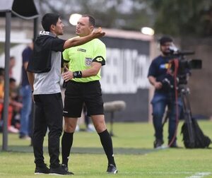 Sergio Melgarejo en el juego del puntero - Fútbol de Ascenso de Paraguay - ABC Color