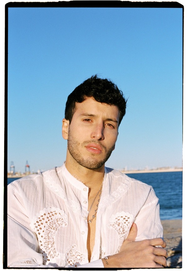 ¡Sebastián Yatra actuará en la gala de los Premios Platino! - Unicanal