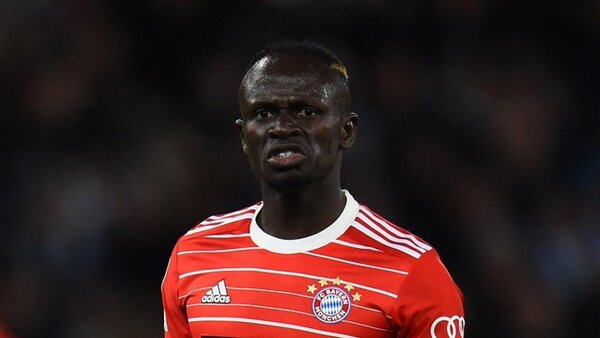 Sadio Mané, suspendido por el Bayern por agredir a Sané
