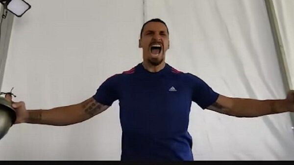¿Hay algo que Zlatan Ibrahimovic no haga bien?