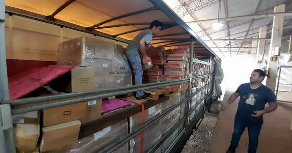 La Nación / Fiscal interviene un camión de carga en Aduana de Algesa, por supuesto contrabando