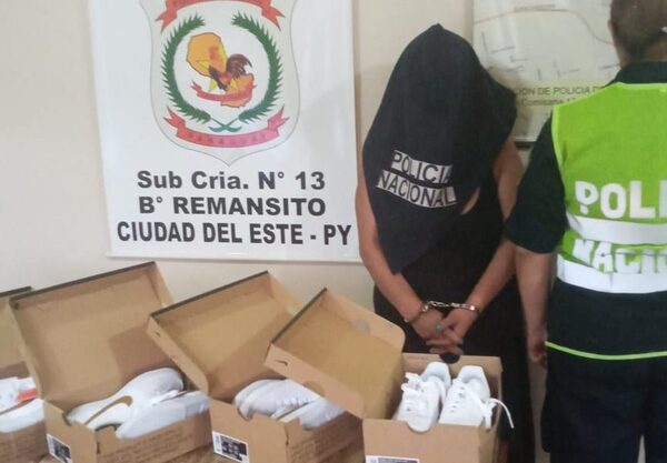 Detienen a ladrona y recuperan calzados hurtados