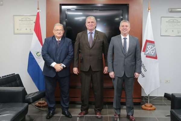 Ministros del TSJE visitaron al Fiscal General del Estado
