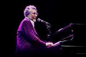 ¡Fito Páez, nominado en cuatro categorías de los Premios Gardel! - Unicanal