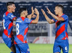 Cerro saca sufrida victoria del Defensores