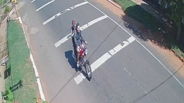 Yaguarón: Motochorros arrojan al suelo a una estudiante para robarle su celular