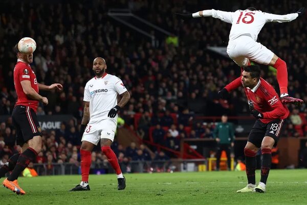 Sevilla remonta de carambola en Manchester por la Europa League - Fútbol Internacional - ABC Color