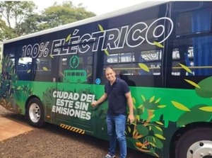 Prieto hace campaña con buses eléctricos que no podrán circular hasta fin de año