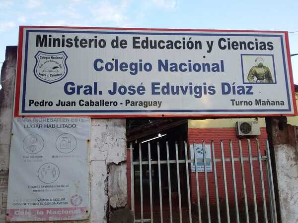 Alumnos y padres toman el colegio Gral. José Eduvigis Díaz - Radio Imperio