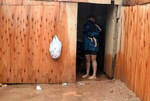 Damnificados amenazan con retornar a plazas por inundación de refugio de “Nenecho” Rodríguez - Nacionales - ABC Color