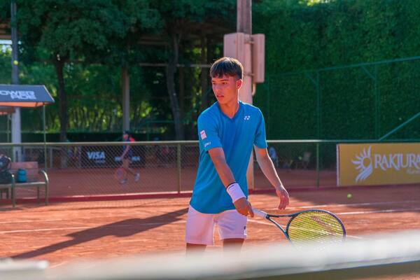 Tenistas nacionales avanzan en el Rakiura Junior Open - La Tribuna