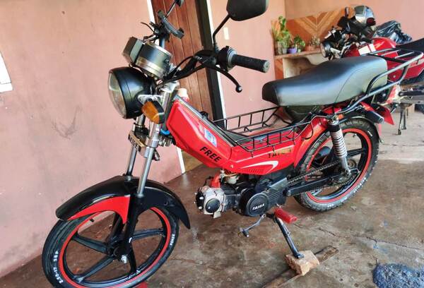 A un delivery le robaron la moto de su novia en Luque •