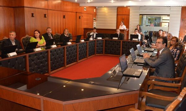 Habilitan nueva sala de sesiones del Consejo Superior Universitario de la UNE