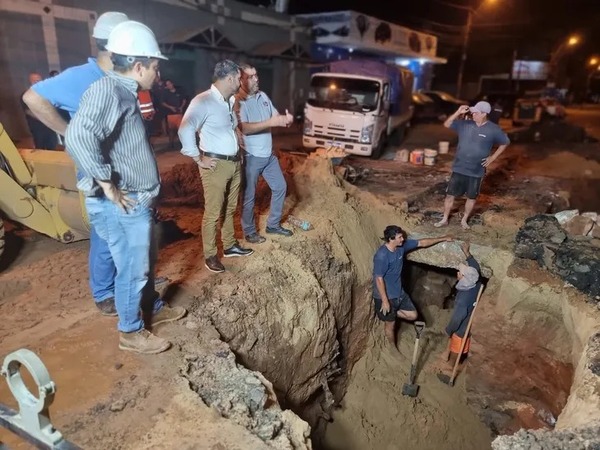 Impórtante reparación sobre avenida en Asunción