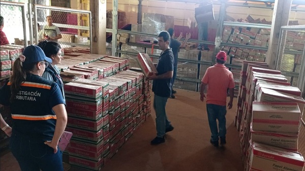 CDE: Incautan millonario cargamento de presunto contrabando - Noticias Paraguay