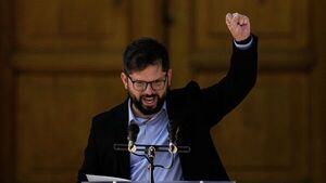 Diario HOY | Boric promulga ley que reduce semana laboral a 40 horas en Chile