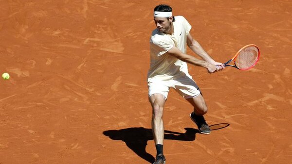 Fritz destroza al campeón Stefanos Tsitsipas