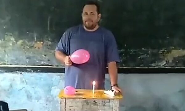 Docente se vuelve viral por inspirar a sus alumnos para aprender