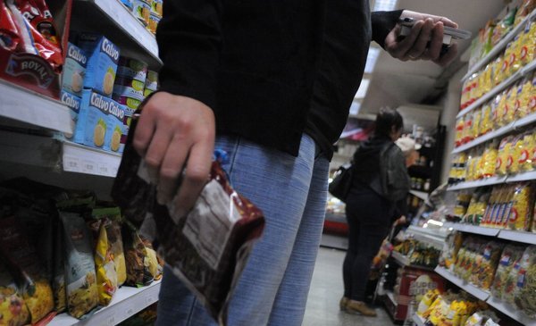 Diario HOY | No obstante la queja de que "todo está más caro", BCP ve inflación baja y optimismo alto