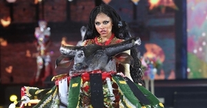 En Miss Grand de Tailandia una concursante hizo feroz payé en la pasarela