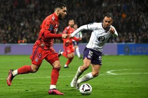 Lacazette acerca al Lyon a Europa - Fútbol Internacional - ABC Color