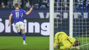 Schalke 04 sale del descenso directo en la Bundesliga