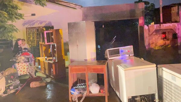 Celular que estaba cargando explotó y causó un incendio