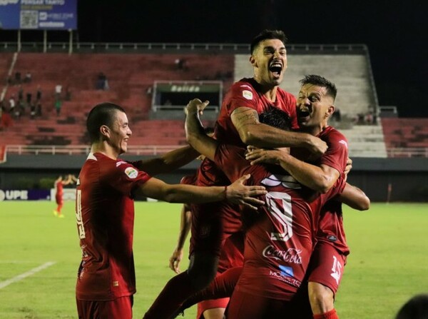 El Rojo del Este suma de a tres - APF