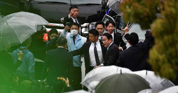 La Nación / Primer ministro japonés reanuda campaña tras explosión en acto electoral