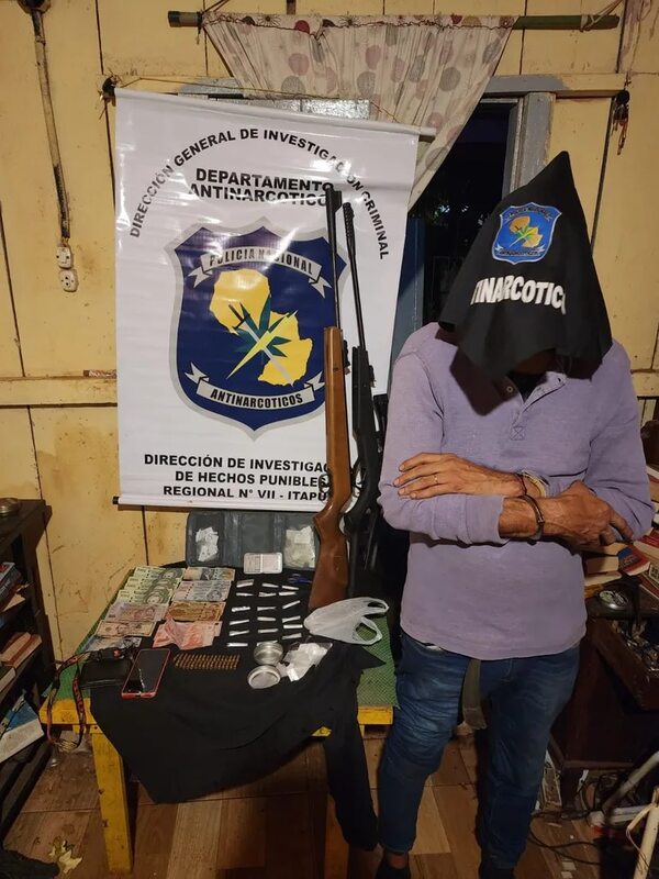 Detienen a una persona en allanamiento e incautan droga en su posesión - Policiales - ABC Color