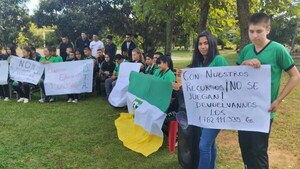 ESCUELAS AGRÍCOLAS DE ITAPÚA SE MOVILIZAN POR RECORTE DE PRESUPUESTO