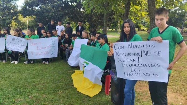 ESCUELAS AGRÍCOLAS DE ITAPÚA SE MOVILIZAN POR RECORTE DE PRESUPUESTO