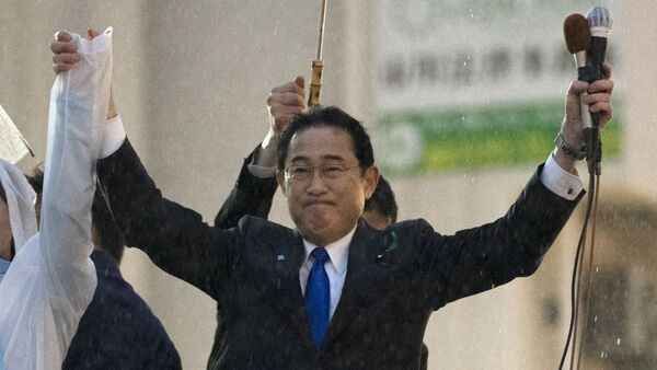El primer ministro de Japón sale ileso de ataque con explosivos en un mitin